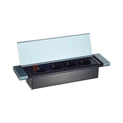 Diseño de una toma de corriente de escritorio con 4 tomas de corriente de EU