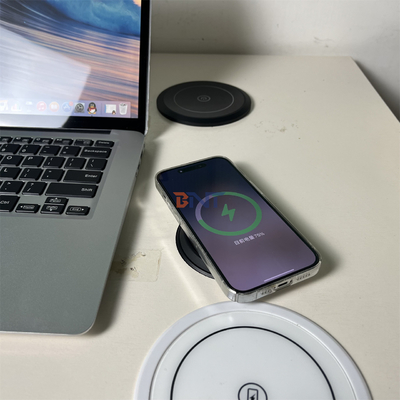 Muebles de oficina cargador inalámbrico QI redondo con toma de corriente UE y USB a+c para sofá mesa de café