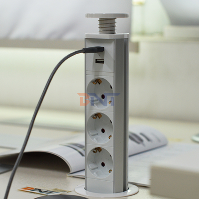 IP44 6cm Color blanco toma de corriente de la torre vertical de la cocina con carga USB