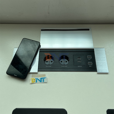 Enchufe multifuncional con USB y cubierta deslizante - Perfecto para escritorios de oficina y estaciones de trabajo