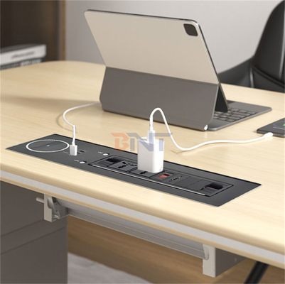 2 Enchufe de mesa de carga rápida universal de 65 W IP44 Nivel 10A Corriente nominal 2 tomas de corriente alterna Estándar de enchufe de la UE para uso de oficina