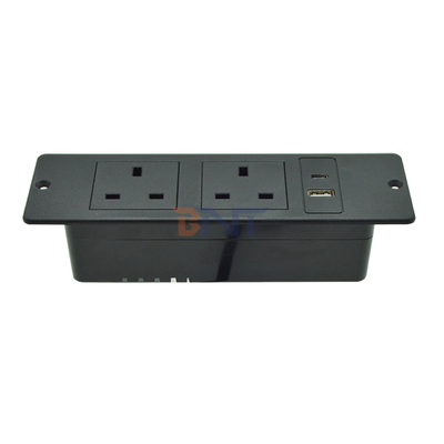 Enchufe de corriente al aire acondicionado de plástico con 2 tomas 1 USB y 1 puerto tipo C 16A de corriente nominal