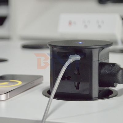 Cargador inalámbrico BNT Automático neumático pop-up del fregadero de la cocina del grifo nuevo diseño de la mesa 4 tomas de corriente automática moderna