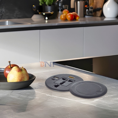 Sofá redondo con enchufe de alimentación integrado con enchufes de alimentación estándar universales USB A+C y HDMI y red