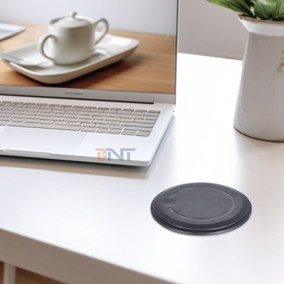 Sofá redondo con enchufe de alimentación integrado con enchufes de alimentación estándar universales USB A+C y HDMI y red