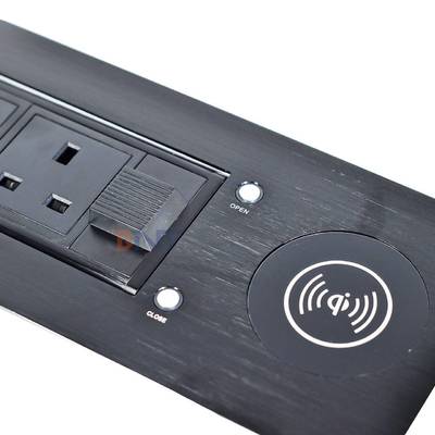 Enchufe de corriente alterna personalizada estándar de Reino Unido Enchufe eléctrica integrada de escritorio con 2 tomas 1 USB y 1 cargador inalámbrico de tipo C y 1
