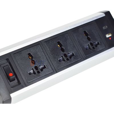 Diseño de clip adhesivo Enchufe de mesa con abrazadera 3 enchufes de CA Salidas USB A+C Regleta de alimentación con abrazadera de escritorio