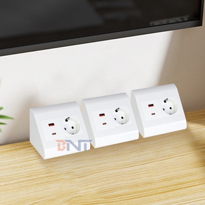 Enchufe de mesa portátil EU para oficina y hogar IP44 con puertos de salida USB A+C para múltiples dispositivos